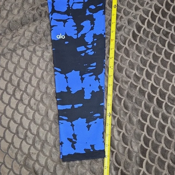 G270. ALO AirBrush Leggings in Electric Blue/Black - Size M - Picture 7 of 8